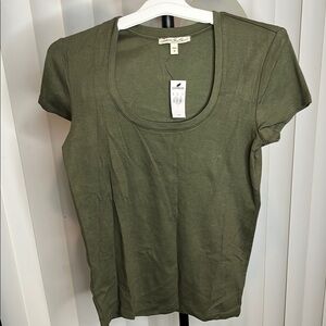 Scoop Neck Fitted Short Sleeve Tee
